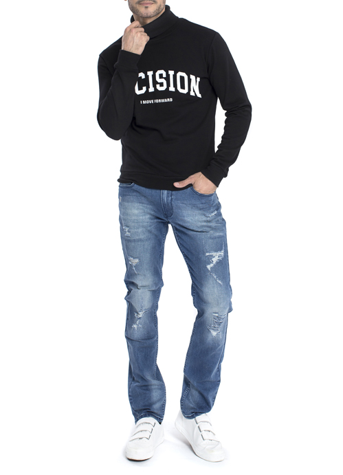 Model wearing black long sleeve shirt with blue jeans.